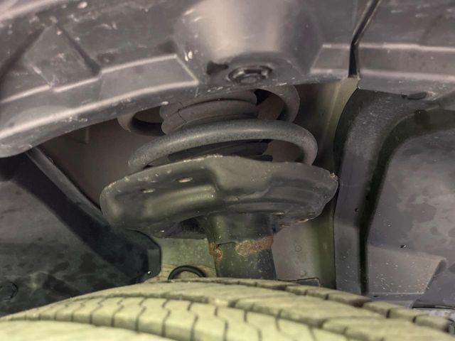 お車を安心してお乗りいただく為には、足回りの定期点検が欠かせません。サービスサポート（有償保証）では無料点検もご提供しており、安心のカーライフをお過ごしいただけるサポート体制が整っています。