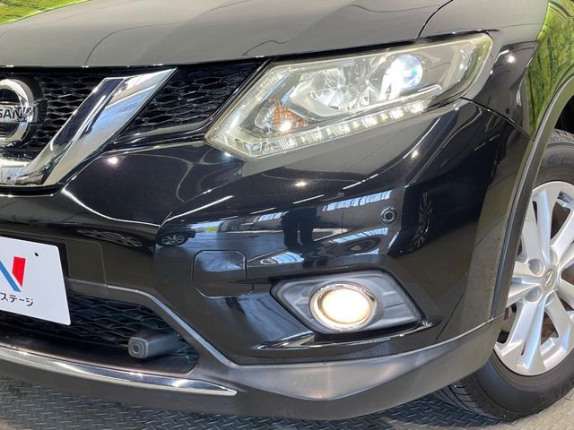 【LEDヘッドライト】悪天候や夜間走行時も良好な視界を確保し安心して運転できる高輝度LEDヘッドライトを装備！点灯速度が早く、消費電力も抑えられています。