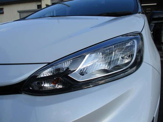 ヘッドライトのくすみや小さな傷など、くすんだレンズもある程度まで綺麗に復活します♪お車のライトが気になる方はお気軽にご相談下さいね♪