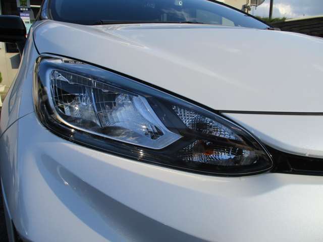 ヘッドライトのくすみや小さな傷など、くすんだレンズもある程度まで綺麗に復活します♪お車のライトが気になる方はお気軽にご相談下さいね♪