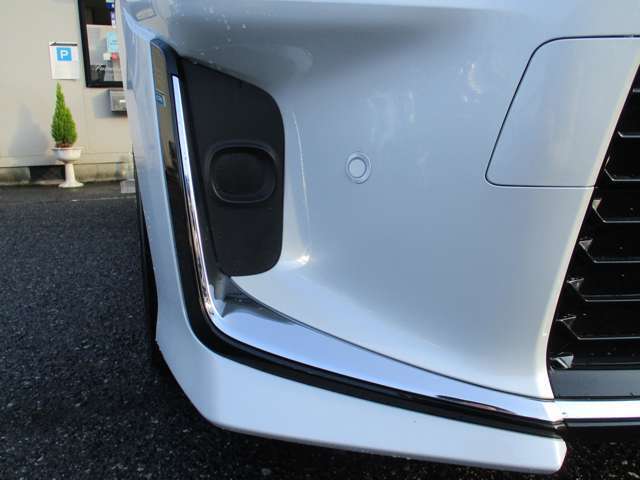 ライトのくすみや小さな傷など、くすんだレンズもある程度まで綺麗に復活します♪お車のライトが気になる方はお気軽にご相談下さいね♪