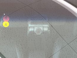 【ドライブレコーダー】安心・安全なカーライフに必須のドライブレコーダーを装備！走行中はもちろん、あおり運転や事故に遭遇した際の状況も映像で記録し、万一のリスクに備えます。