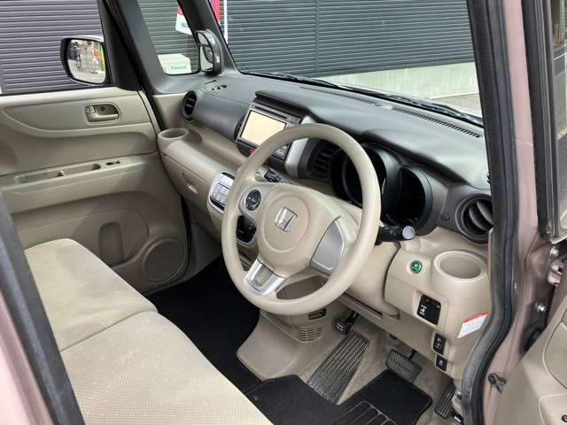 ★お車でお越しの際★ご来店の際は、ぜひ一度お電話の上、ご来店ください！お車でお越しの際は、大通り側より入れますよう店舗前のスペースを空けておきます。スムーズな対応のため、ご協力いただけますと幸いです！