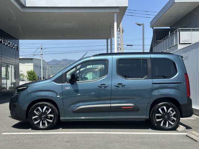 ボディーカラーは「ブルー キアマ」です。