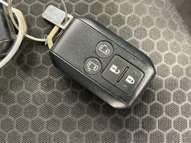 【　スマートキー　】鍵を挿さずにポケットに入れたまま鍵の開閉、エンジンの始動まで行えます。