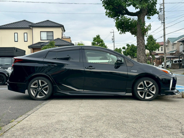 【ガラスコーティング】 当社では【ボディーガラスコーティング】も施工可能ですお車の艶が出て汚れにくく、お手入れも楽ちんですお気軽にスタッフまでお尋ね下さい