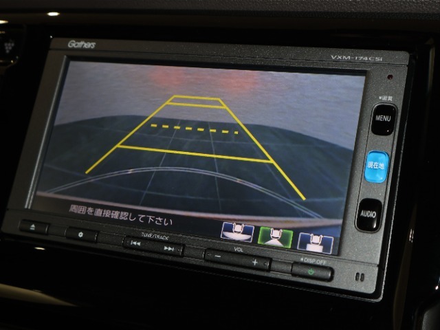 バックカメラが装備されており、後方の安全確認はもちろんのこと狭い場所での駐車や雨の日・夜間など視界の悪いコンディションでのストレスの軽減にもなります！