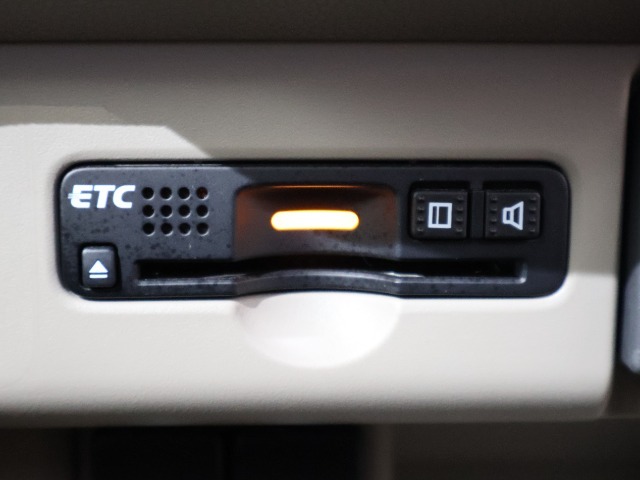 ETC車載器付ですので高速道路の料金所もノンストップです！高速道路の乗り降りがスムーズに行えます！！