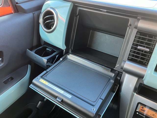 テーブルにもなります☆　車内でカフェ気分を味わえます(^^♪