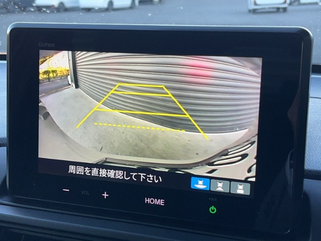 バックカメラも装備しております。車庫入れの苦手なお客様も安心！重宝してくれます！