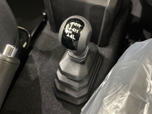 4WDのお車ですので、雪道でも安心です♪降雪地地域にお住まいの方以外にも、ウィンタースポーツが趣味の方や降雪地域へ帰省される機会がある方にもおすすめ！
