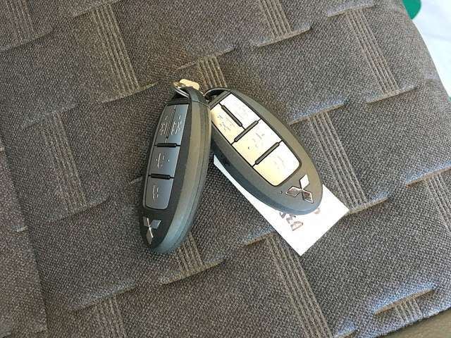 スマートキー付きです！鍵を出さず、ポケットやかばんの中に入れたままでも解錠できます！かなり便利な装備です！一度使えばクセになります！