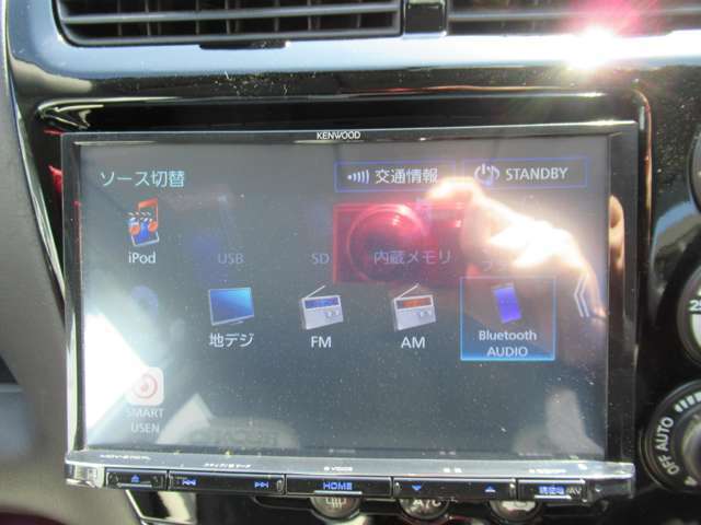 ケンウッド製の8インチナビ装着です！もちろんBluetoothオーディオが使えますのでドライブがはかどりますよ♪
