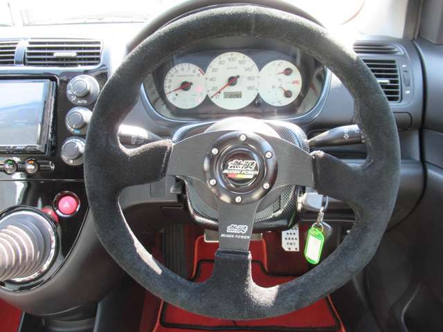 ハンドルは無限のスエードタイプのもの。