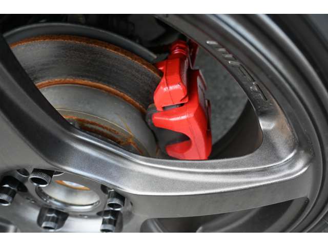 もちろんリアキャリパーも塗装しております！