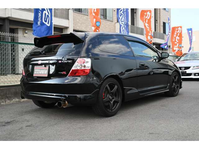 当店の定休日は日曜日・祝日・レース開催日となっております。お気軽にお問合せください！