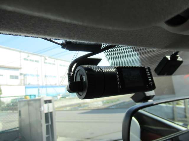 ドライブレコーダー装備です。