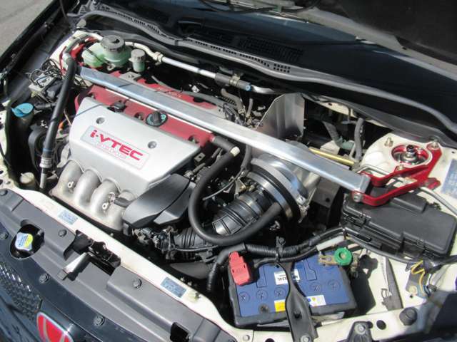 エンジンルームには名機”K20A”が収まっております。