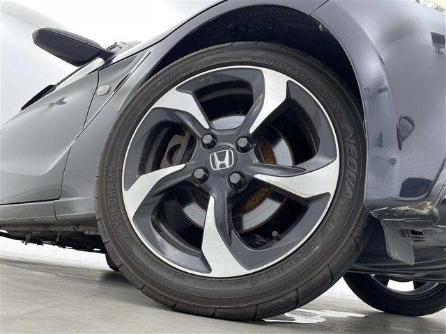 【純正15インチアルミホイール】純正アルミホイールで足回りもかっこよく決まってます♪