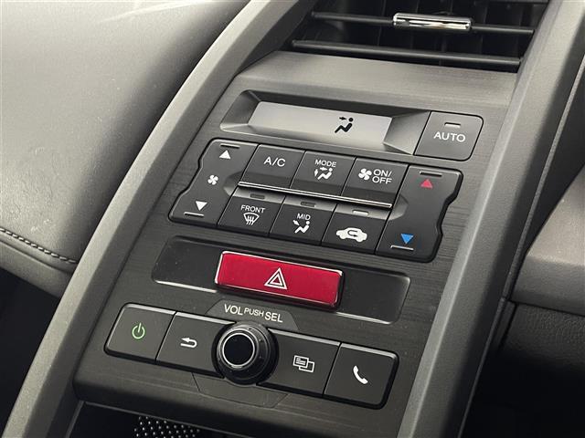 【オートエアコン】車内温度を感知して自動で温度調整をしてくれるのでいつでも快適な車内空間を創り上げます！