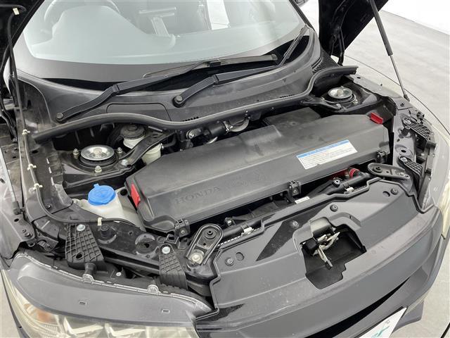 【収納】外したルーフはボンネット内部に収納可能！