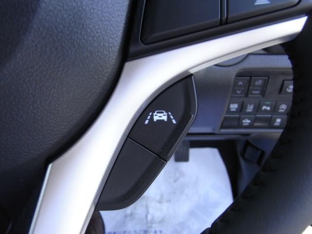 車線逸脱抑制機能搭載。車線からはみ出さないようにサポートしてくれます。