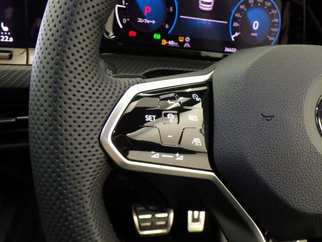Travel Assist。設定した速度を上限に自動で加減速し、一定の車間距離,およ走行レーンを保つことでロングドライブの疲労を軽減します。