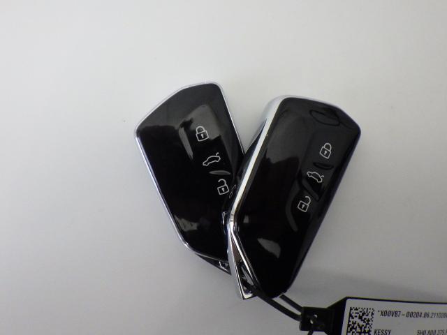 アンサーバックシステム付キーレスドアが閉まると1回開くと2回ウインカーランプが点滅。閉め忘れがなく安心です。