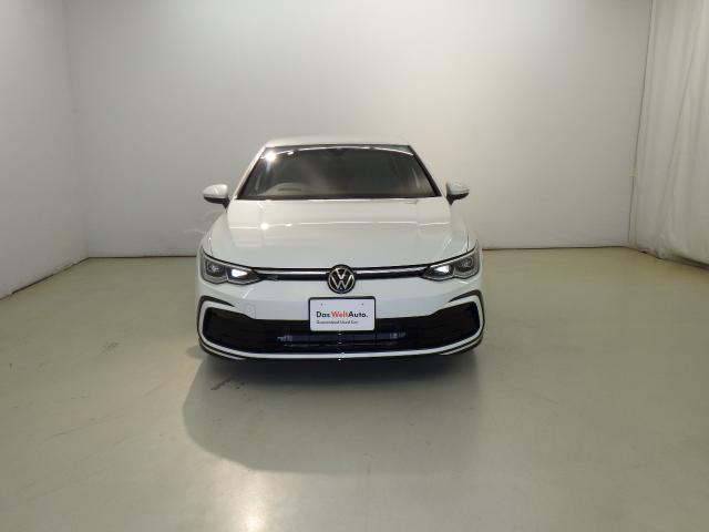 VWは小さな車も、大きな車も、平等です。クラスによって品質や安全性に差を付けない。ボディ剛性と精度、重厚なドアの音はどの車種も共通です。是非一度体感してみて下さい。