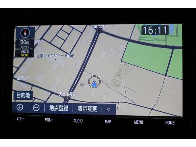 純正ナビを装備。タッチパネル式で使いやすく、お出かけもラクラクです。