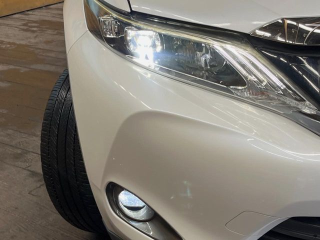 【LEDヘッドライト】悪天候や夜間走行時も良好な視界を確保し安心して運転できる高輝度LEDヘッドライトを装備！点灯速度が早く、消費電力も抑えられています。