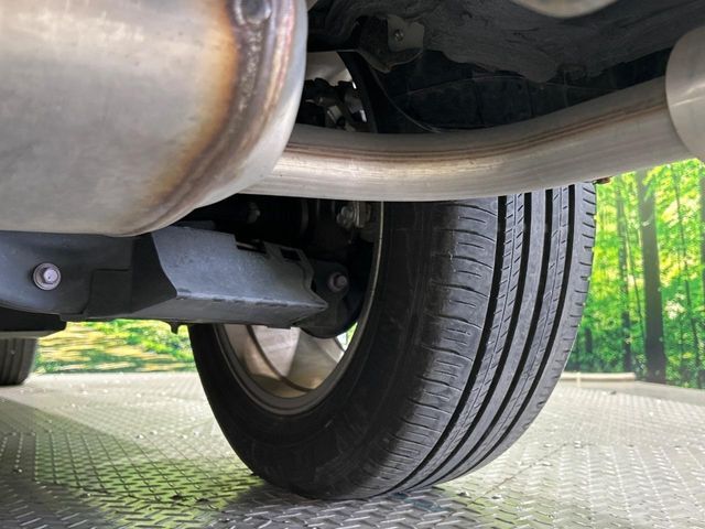 お車を安心してお乗りいただく為には、足回りの定期点検が欠かせません。サービスサポート（有償保証）では無料点検もご提供しており、安心のカーライフをお過ごしいただけるサポート体制が整っています。