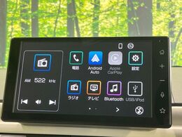 【9インチディスプレイオーディオ】お持ちのスマホやMP3プレイヤーとの無線接続で音楽再生が可能！コードで繋ぐわずらわしさも無く、手軽にお気に入りの音楽を楽しめます。