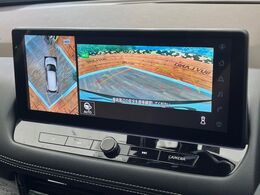 【アラウンドビューモニター】専用のカメラにより、上から見下ろしたような視点で360度クルマの周囲を確認することができます☆死角部分も確認しやすく、狭い場所での切り返しや駐車もスムーズに行えます。