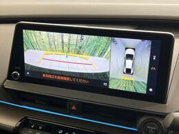 【パノラミックビューモニター】専用のカメラにより、上から見下ろしたような視点で360度クルマの周囲を確認することができます☆死角部分も確認しやすく、狭い場所での切り返しや駐車もスムーズに行えます。