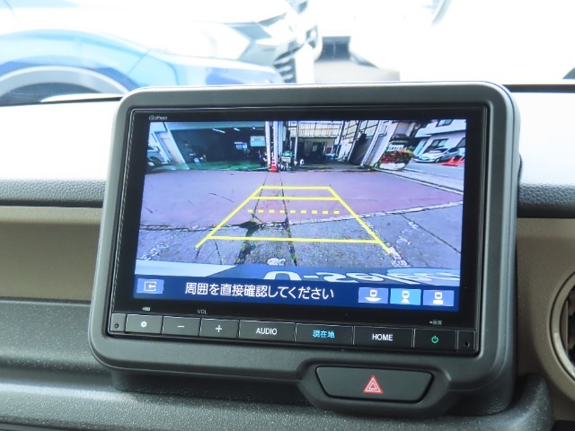 駐車時に便利なバックカメラを装着しています。