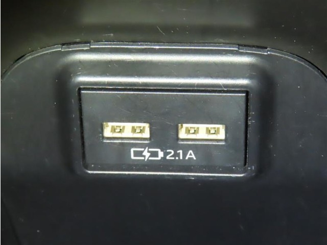 充電用USB端子を装備しております。