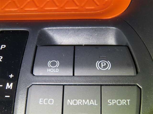 電動パーキングブレーキを装備しております。