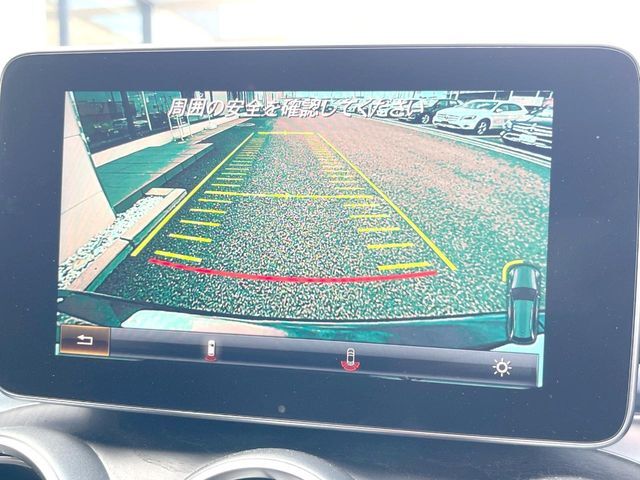 ●ガイドライン付きバックカメラ：不安な駐車もこれで安心！ガイドライン付きなので狭い箇所での駐車もラクラクです！