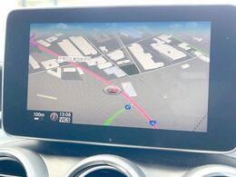 ●Mercedes純正ナビ:一体感のあるナビは、高級感ある車内を演出してくれます。Bluetooth再生などオーディオ機能も充実しておりますので、運転もより楽しめます♪