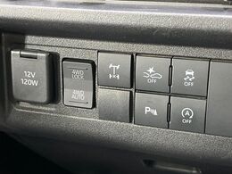 【スマートアシスト】走行中に前方の車両等を認識し、衝突しそうな時は警報とブレーキで衝突回避と被害軽減をアシスト。より安全にドライブをお楽しみいただけます。