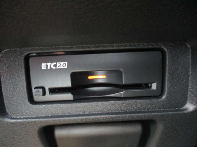 ETC2.0装備♪従来の高速利用料金の収受だけではなく、渋滞回避や安全運転支援といったドライバーに有益な情報を提供してくれます♪セットアップした状態でご納車いたしますので、面倒な手続きは一切ございません！