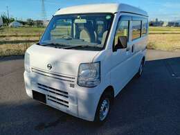 車両の品質管理は室内展示場を完備しておりますので、品質を保った状態の車両をご覧いただけます。