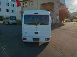 室内展示場を完備しておりますので、天候の悪い日でもゆっくりと車両をご覧下さい。