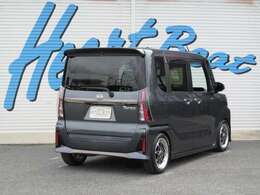 バッチリのアルミ＆タイヤサイズ！！駐車時に便利なパノラマモニター！！