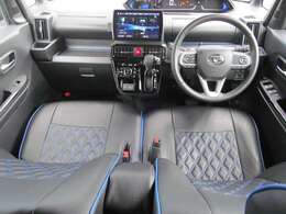 室内も綺麗で清潔感もバッチリです！！☆革調シートカバーや革巻きハンドル・インテリアパネルなどで見た目も豪華で装備も充実されています♪♪