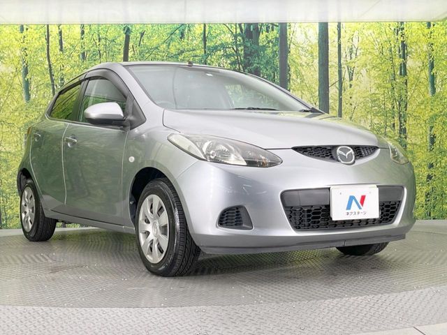 高透明度のガラス皮膜で撥水はもちろん、上質なツヤ・光沢を実現。紫外線や酸性雨から大切な愛車を保護し、色あせ・劣化を防止。「弾スプラッシュコート」、「弾プリミッサコート」からお選びいただけます。