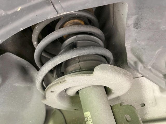 お車を安心してお乗りいただく為には、足回りの定期点検が欠かせません。サービスサポート（有償保証）では無料点検もご提供しており、安心のカーライフをお過ごしいただけるサポート体制が整っています。