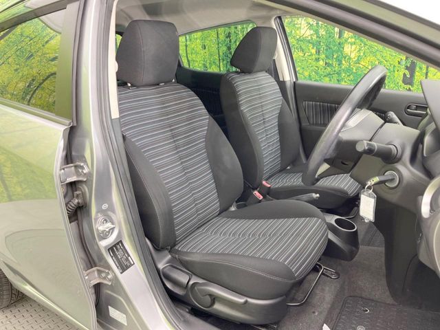 運転席シート廻りは使用感も少なく、良好な状態となっています。丁寧に使われていたことがよくわかりますね。