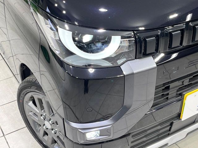 【LEDヘッドライト】悪天候や夜間走行時も良好な視界を確保し安心して運転できる高輝度LEDヘッドライトを装備！点灯速度が早く、消費電力も抑えられています。